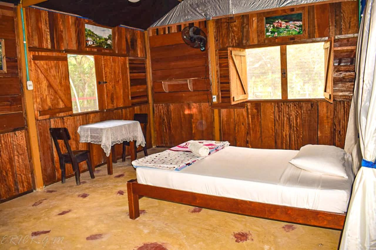 Hostal Caño Nevera La Macarena Exterior foto